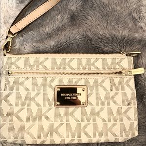 Michael kors clutch purse